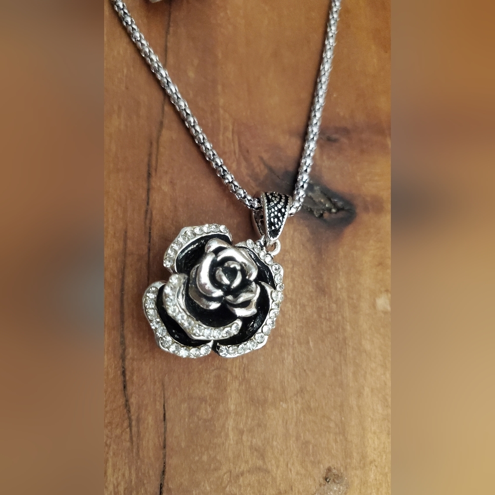 🌷 FREE item 🌷when you buy $40 or up ( Rose flower Necklace l
